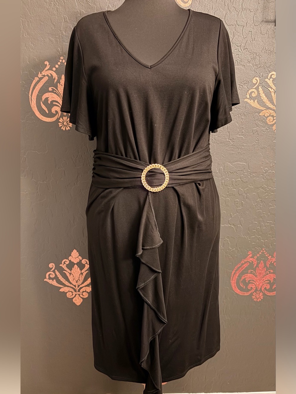 Elegant Black V-Neck Belted Dress with Decorative Buckle